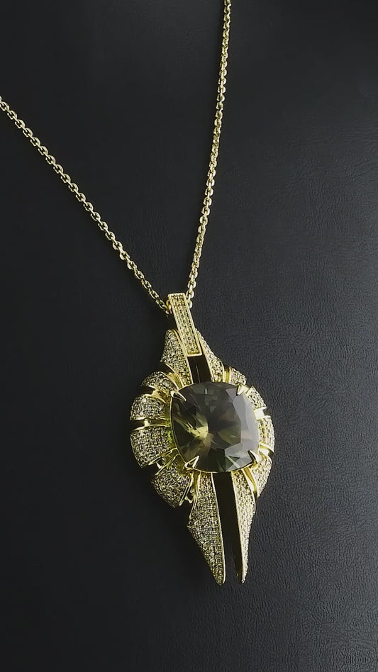 Yellow 18K Gold Pendant Natural Diamonds and Natural Diaspore